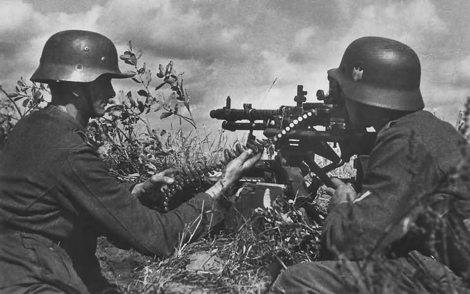 Wehrmacht Soldiers On Mg 34 Machine Gun Post 1 1 WW II Archive The Wehrmacht: A Military History of Tactics, Endurance, and Collapse (1939–1945)